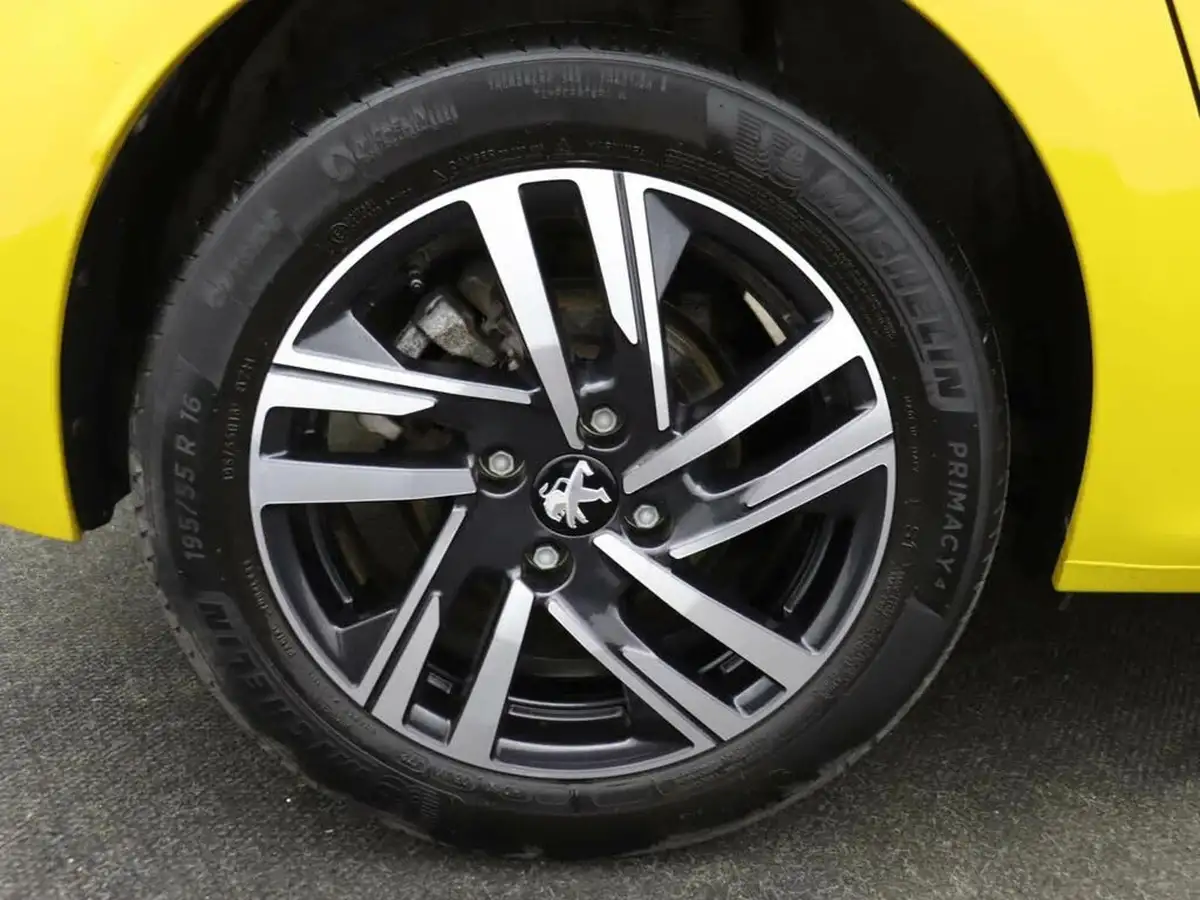 2021-peugeot-208-12-puretech-allure-premium-100bhp-big-5
