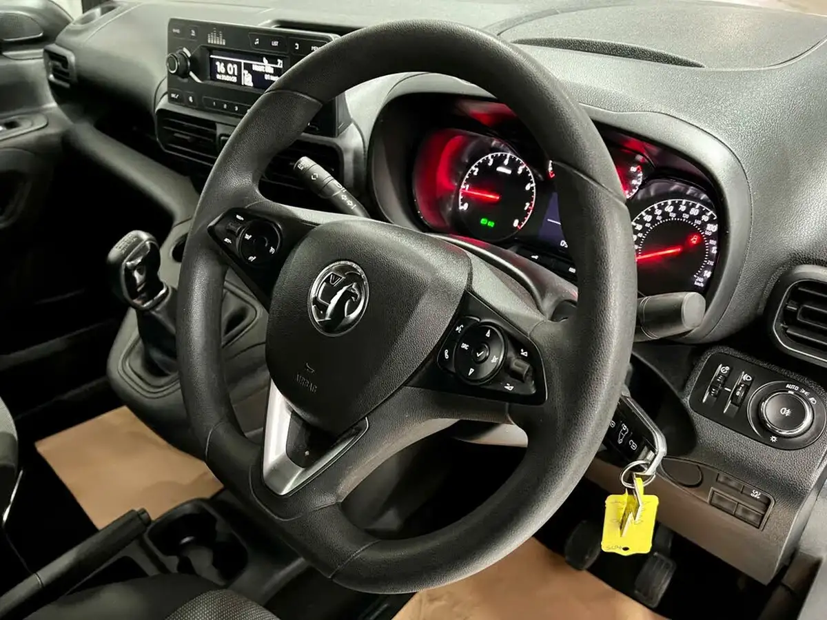 2020-vauxhall-combo-15cdti-sportive-2300-100pseu6d-t-l2h1-panel-big-4