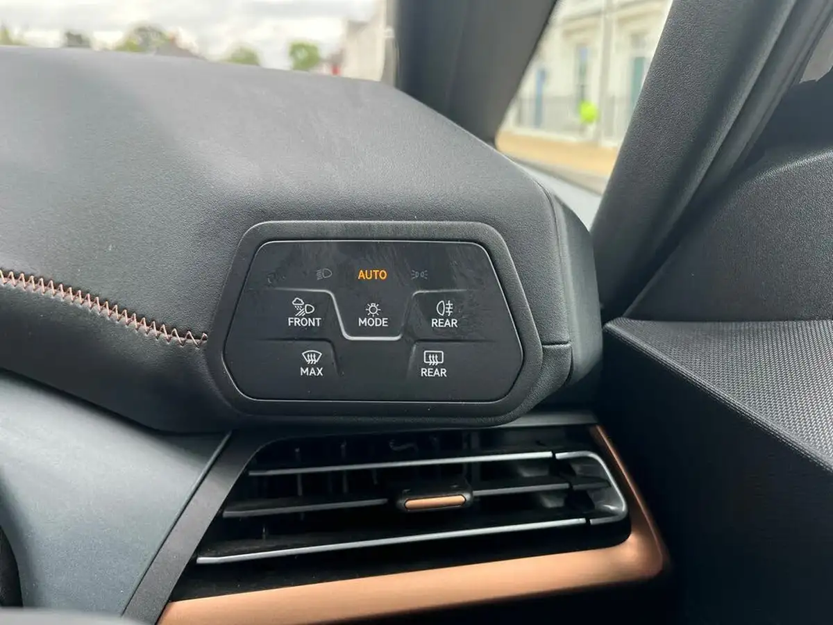 2025-cupra-born-e-vz-big-21