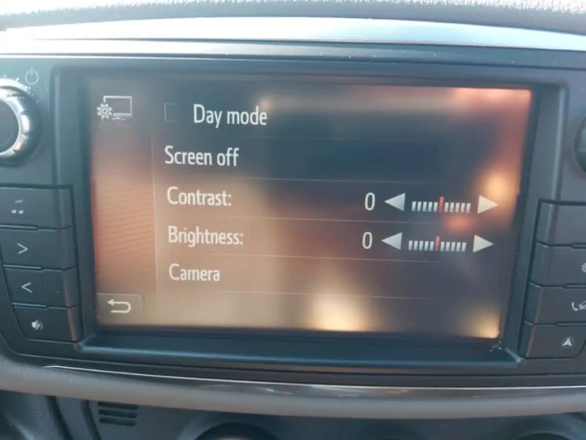 2016-toyota-yaris-133-icon-vvt-i-5d-big-13