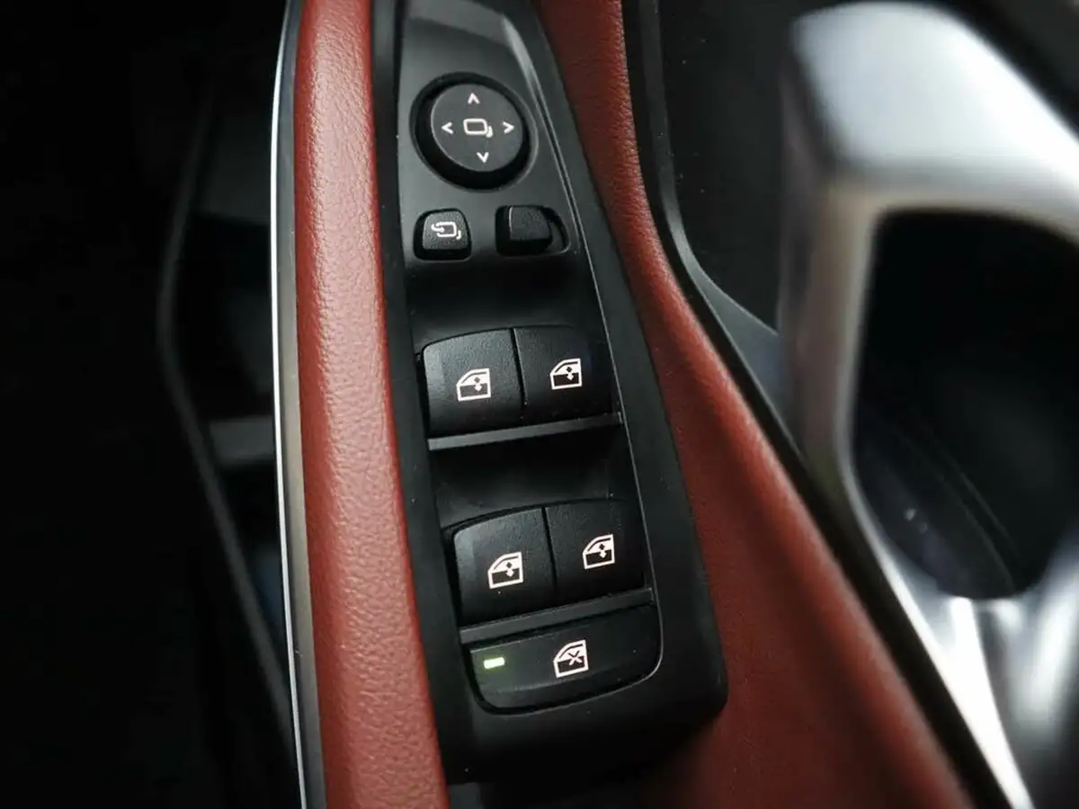 2022-bmw-3-series-20-330e-sport-pro-saloon-4d-big-27