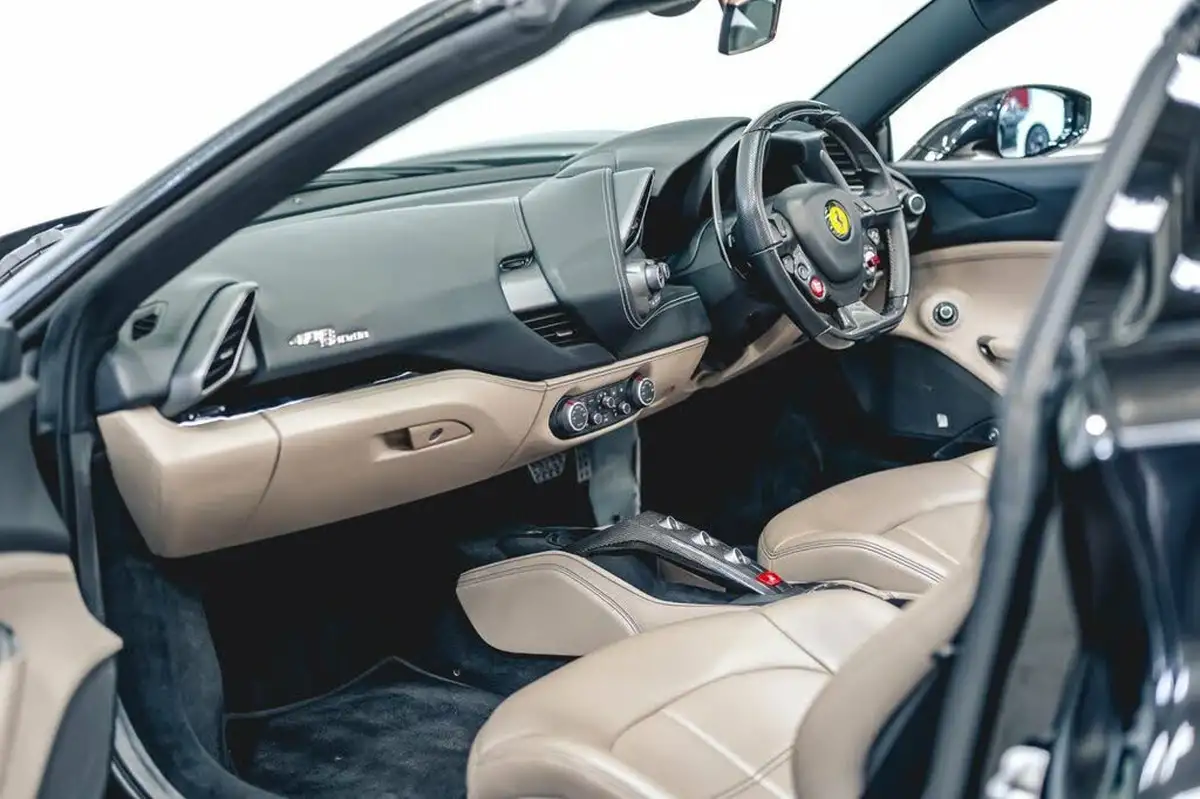 2018-ferrari-488-39-488-spider-big-26