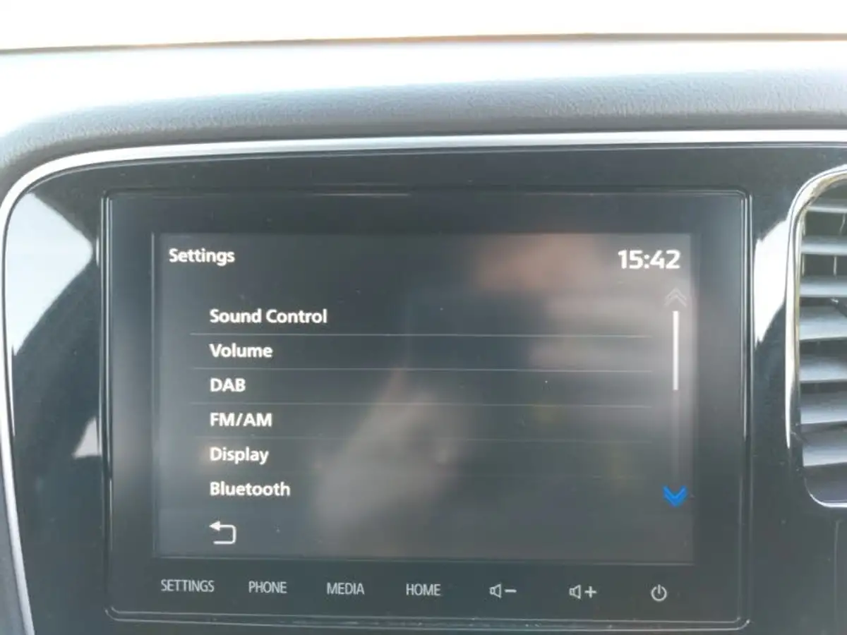 2020-mitsubishi-outlander-24-dynamic-phev-big-15