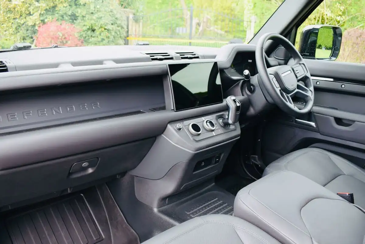 2024-land-rover-90-defender-30-d350-hard-top-x-dynamic-hse-90-big-15