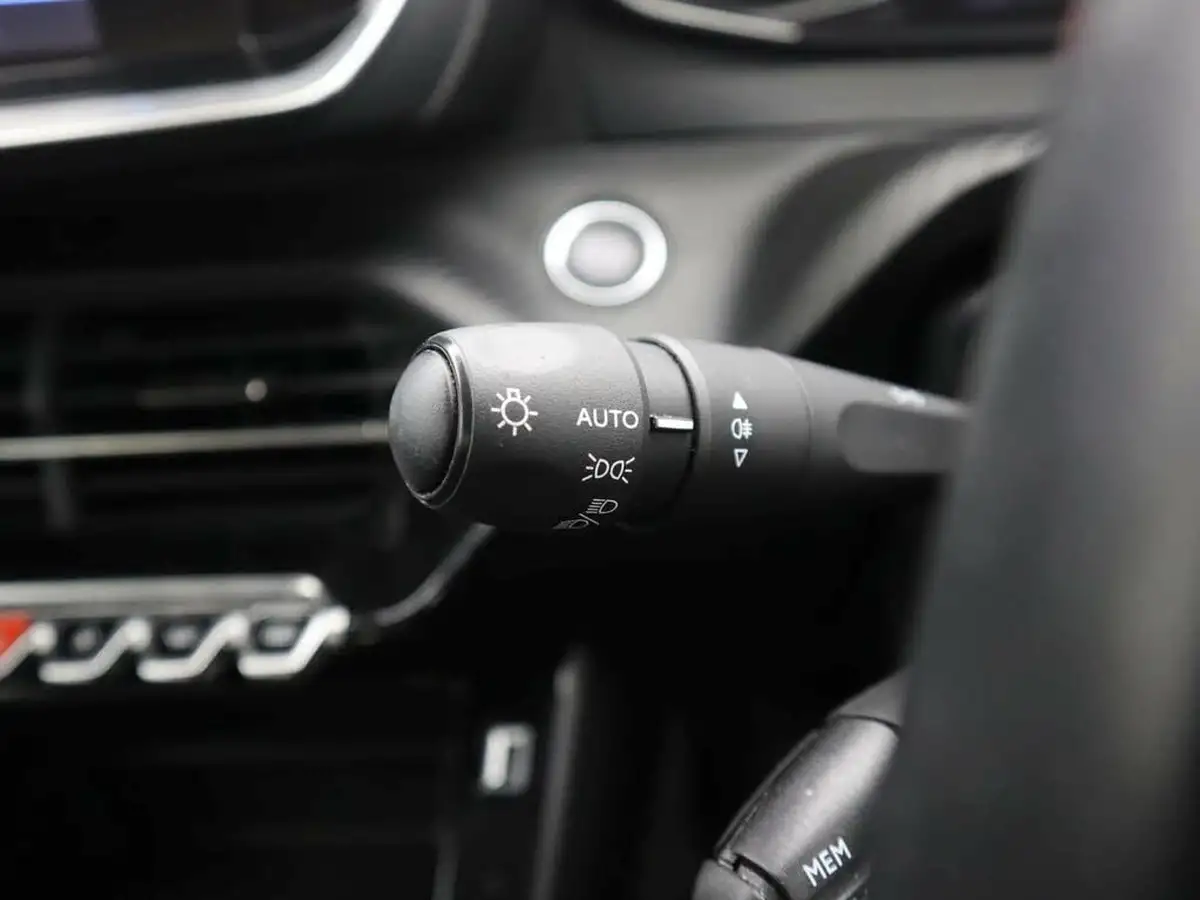 2022-peugeot-2008-suv-12-puretech-active-premium-big-30