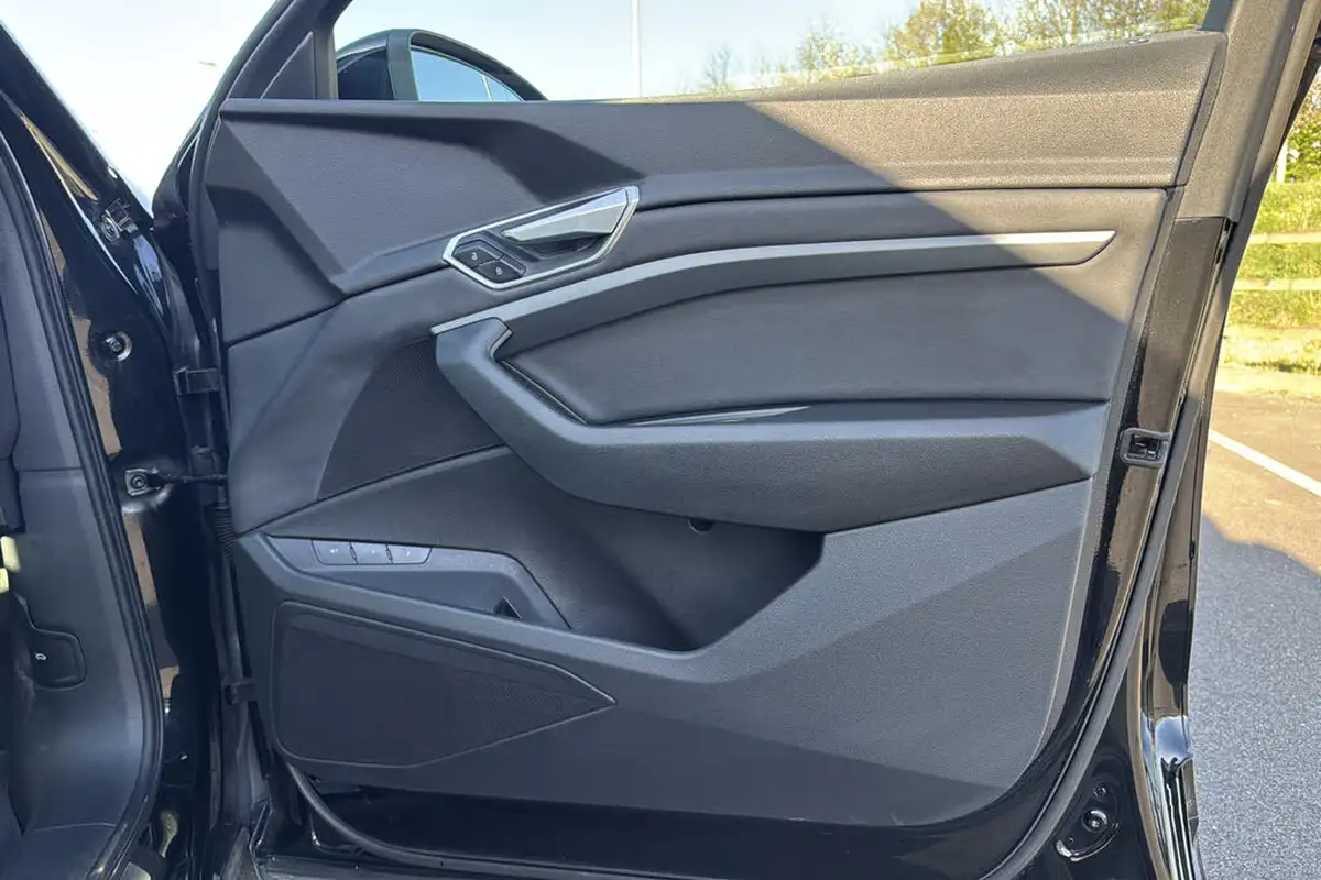 2021-audi-e-tron-55e-technik-station-wagon-big-23