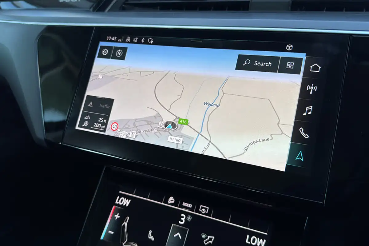 2021-audi-e-tron-55e-technik-station-wagon-big-47
