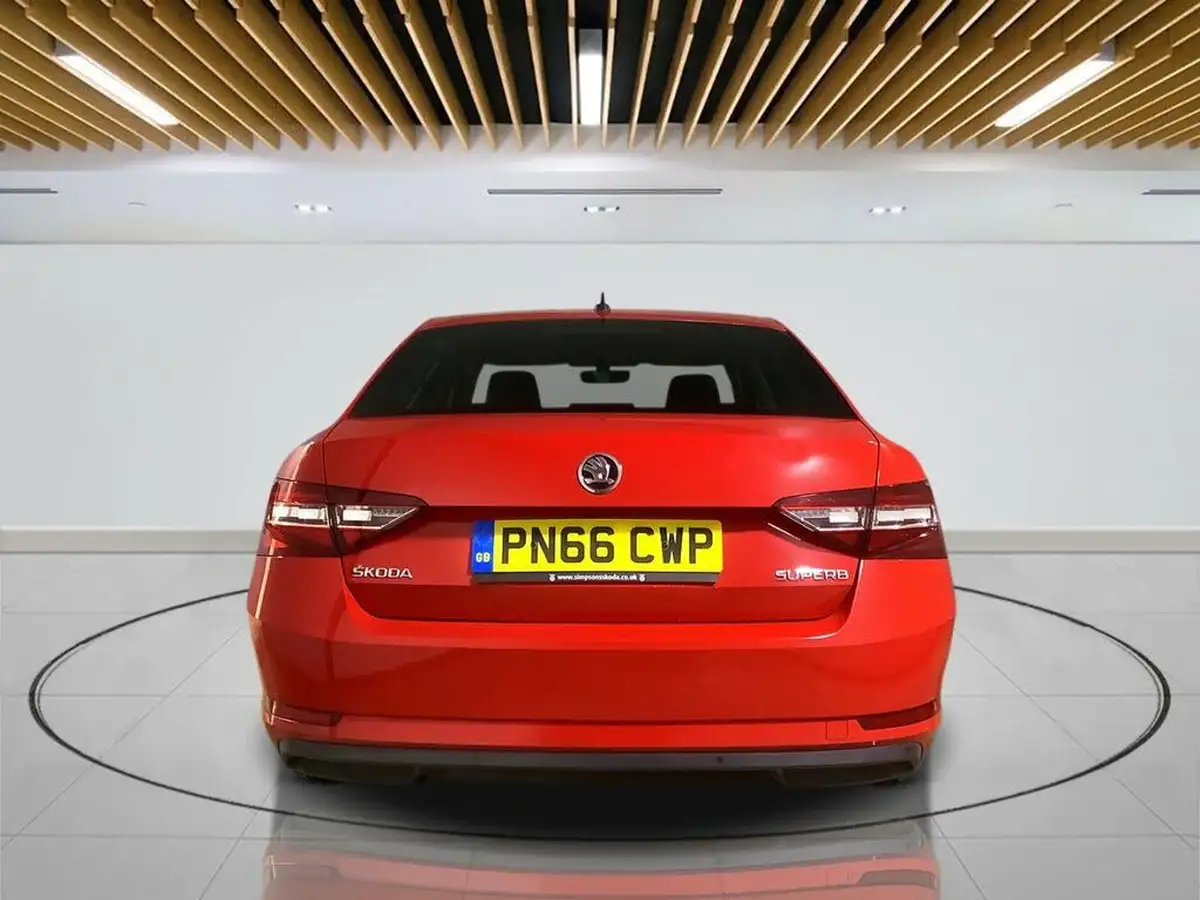 2016-skoda-superb-20tdi-se-l-executive-hatchback-dsg-big-7