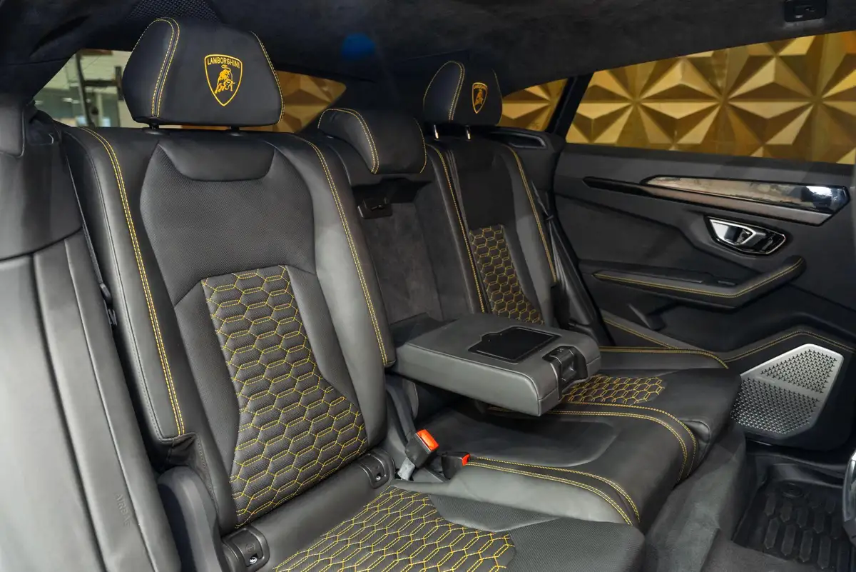 2022-lamborghini-urus-40-no-trim-big-13
