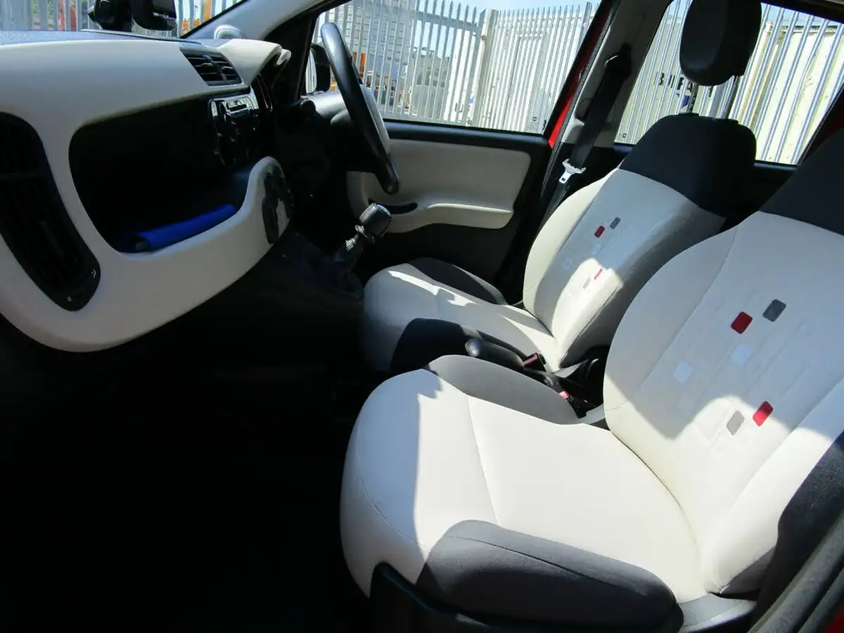 2012-fiat-panda-09-lounge-big-11