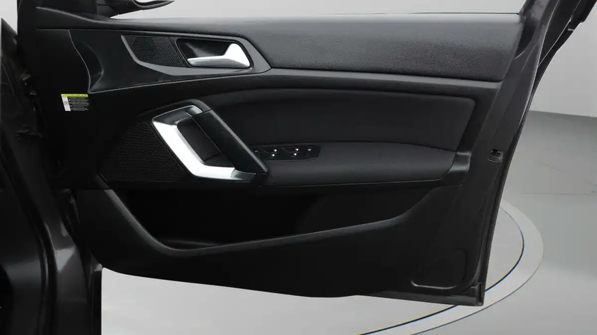 2019-peugeot-308-12-puretech-allure-130bhp-big-14