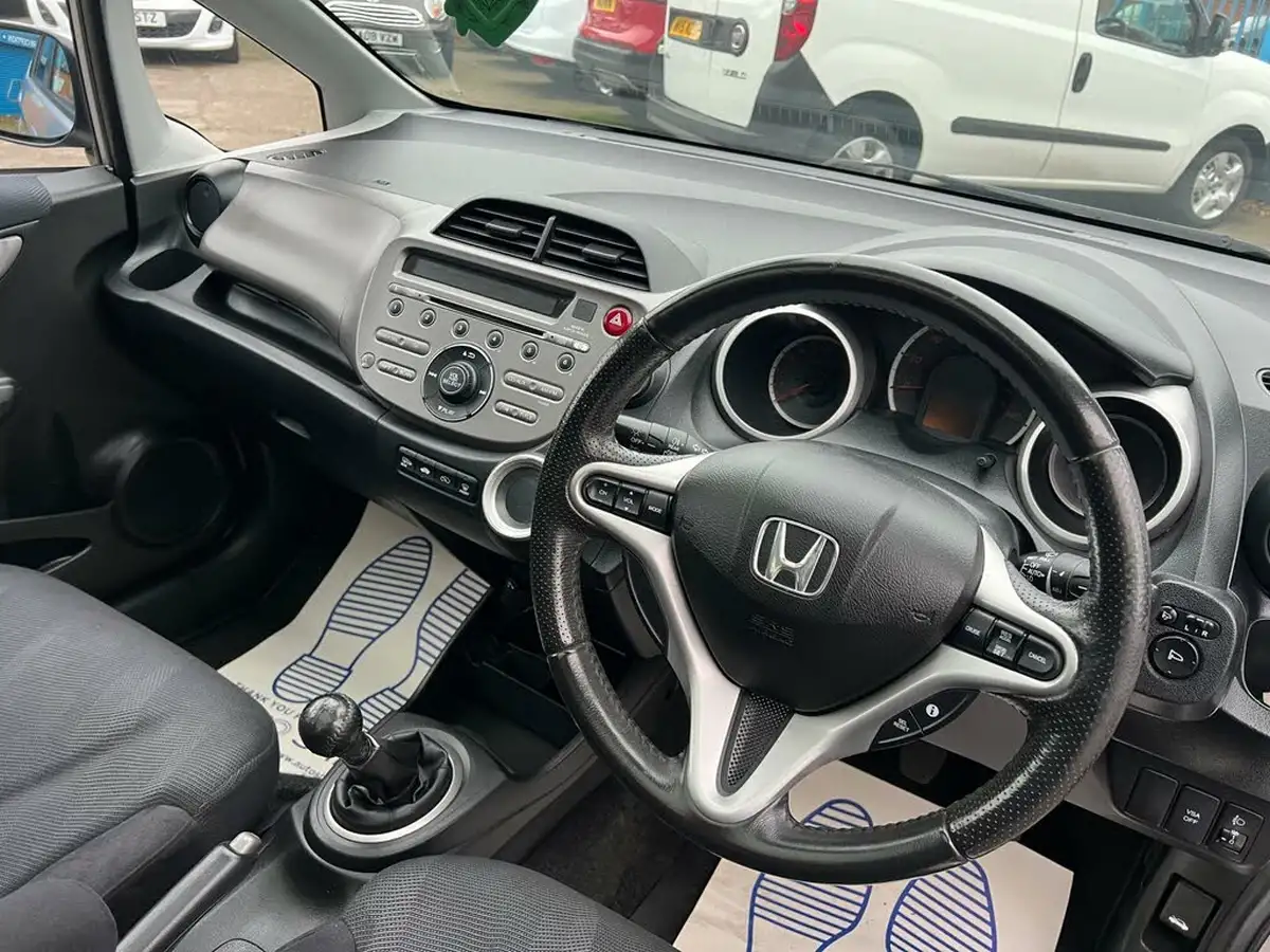 2011-honda-jazz-14-ex-big-15