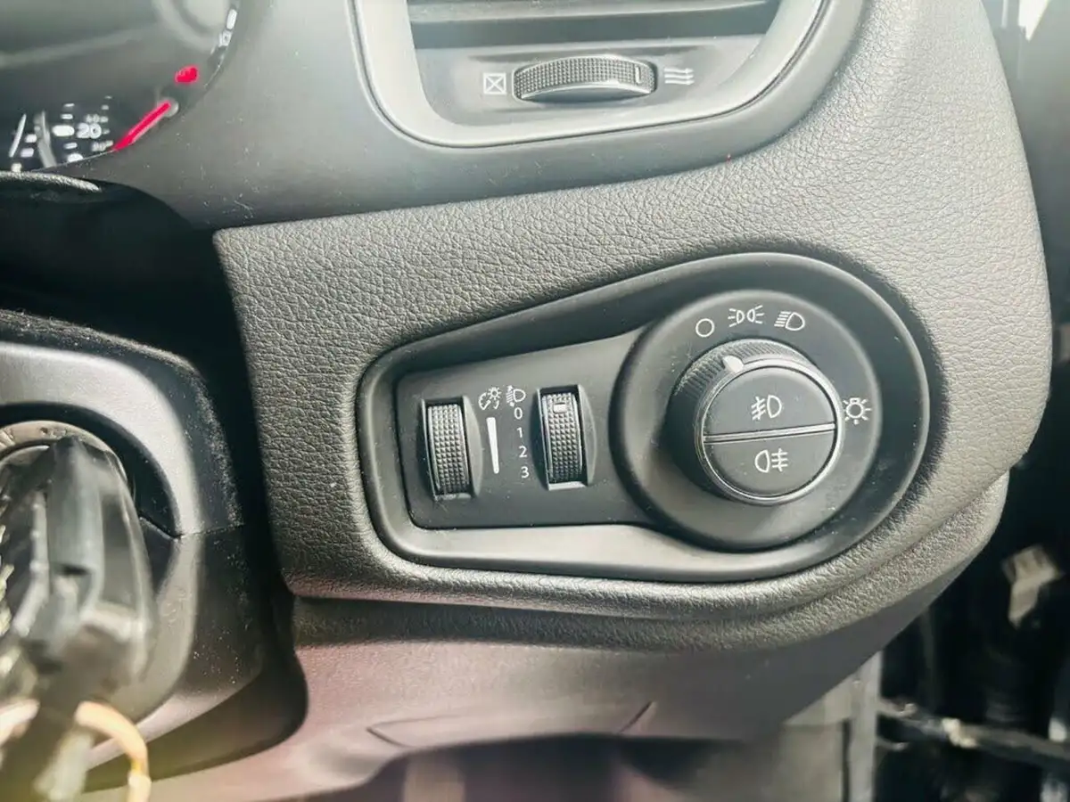 2016-jeep-renegade-14-multiair-ii-longitude-big-19
