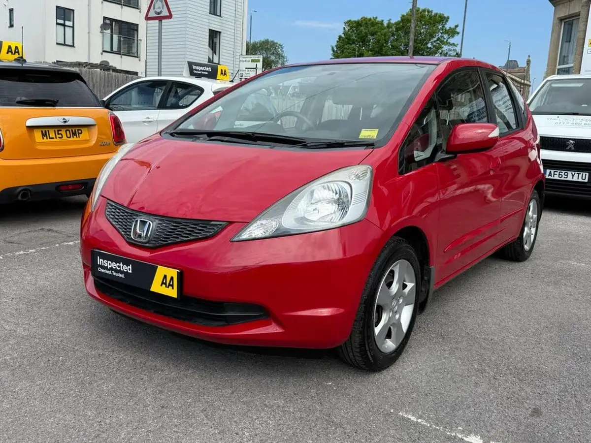 2010-honda-jazz-14-es-t-big-4