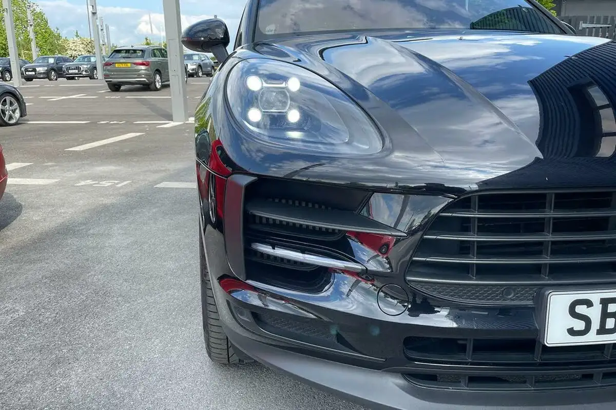 2020-porsche-macan-30-s-big-45