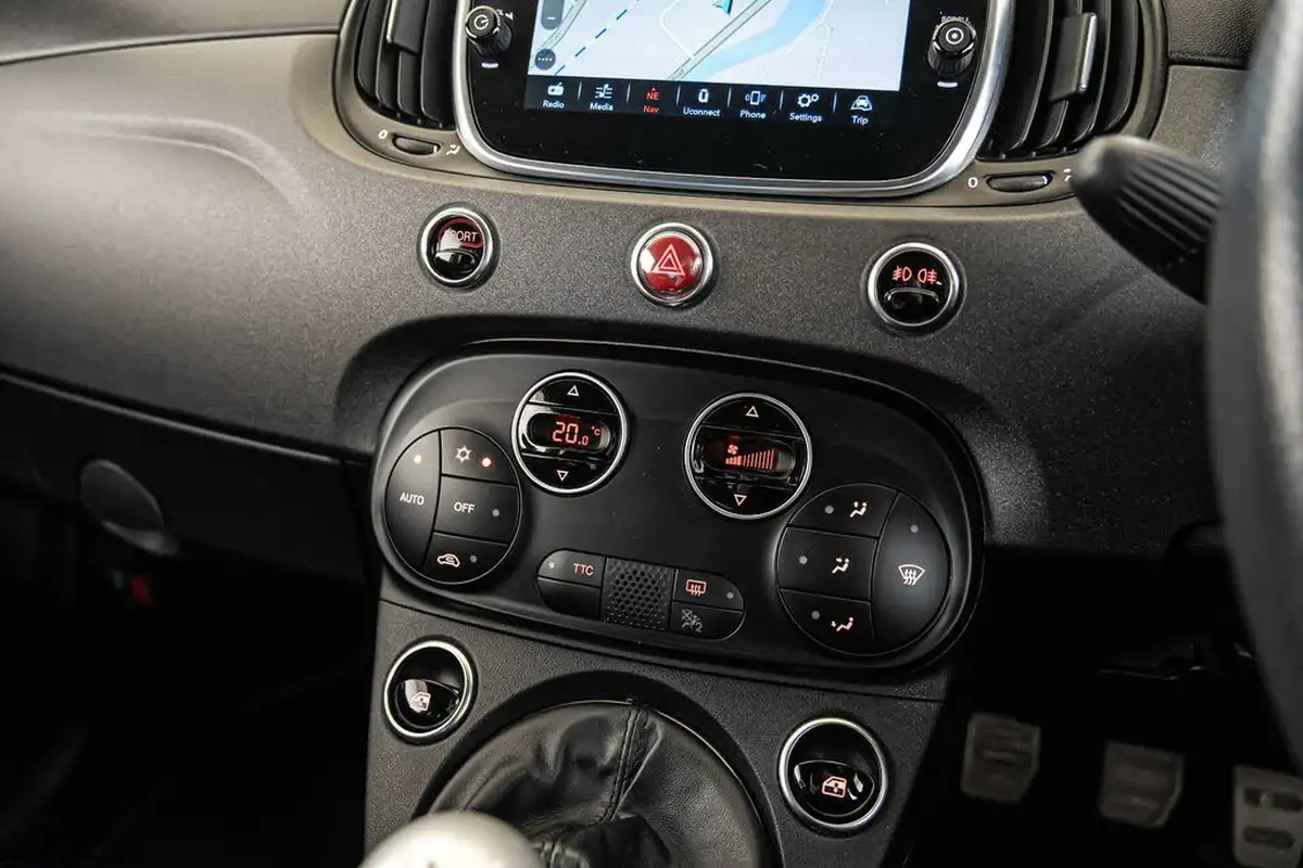 2020-abarth-595-14-tjet-competizione-big-30