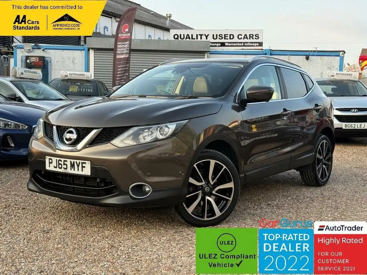 2015-nissan-qashqai-16-tekna-big-0
