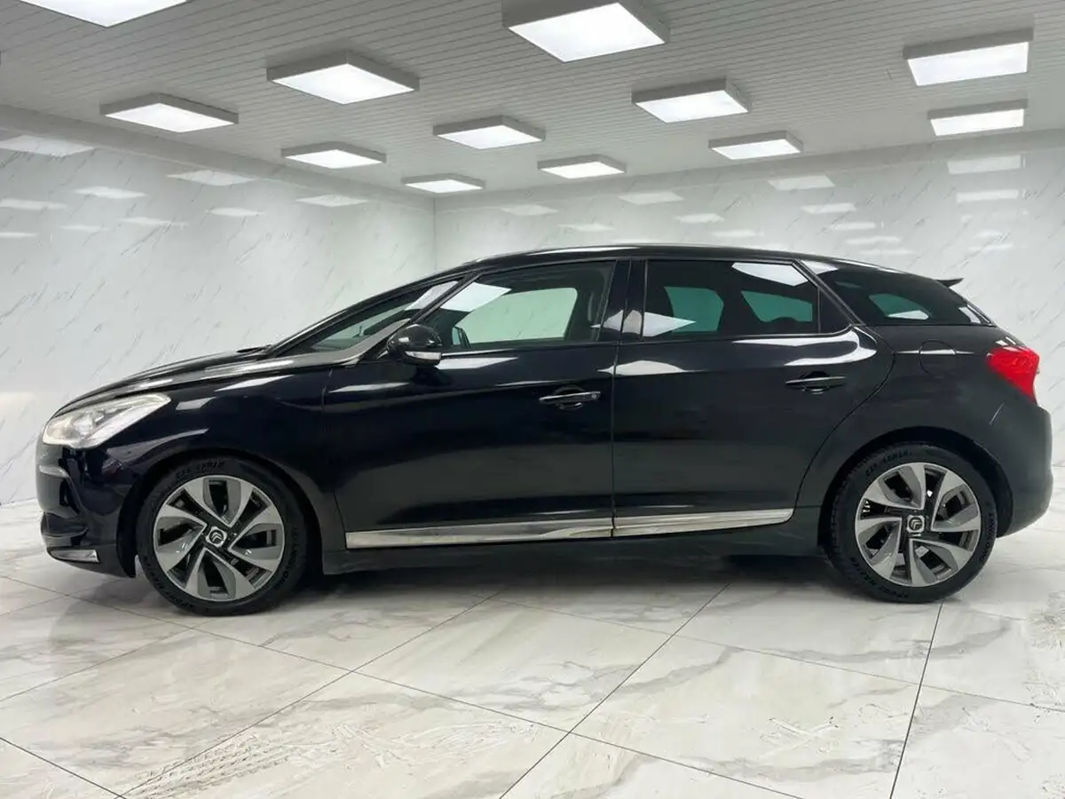 2013-citroen-ds5-20td-dsport-big-10