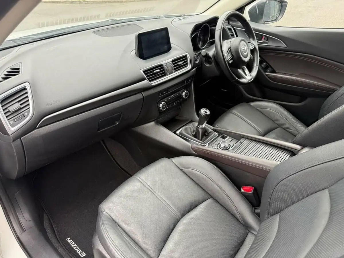 2017-mazda-mazda3-20-sport-nav-120ps-hatchback-5d-big-39