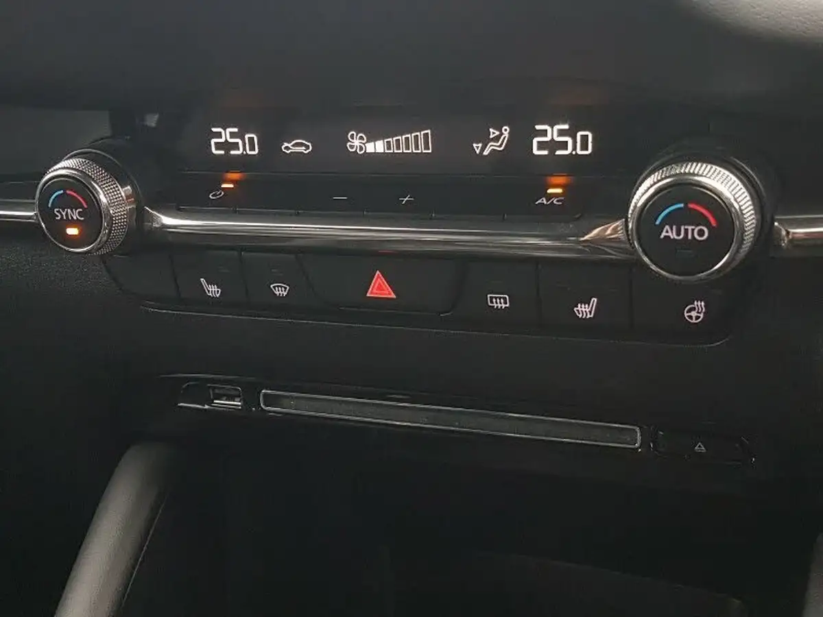 2021-mazda-mazda3-20-gt-sport-122ps-hatchback-5d-big-16