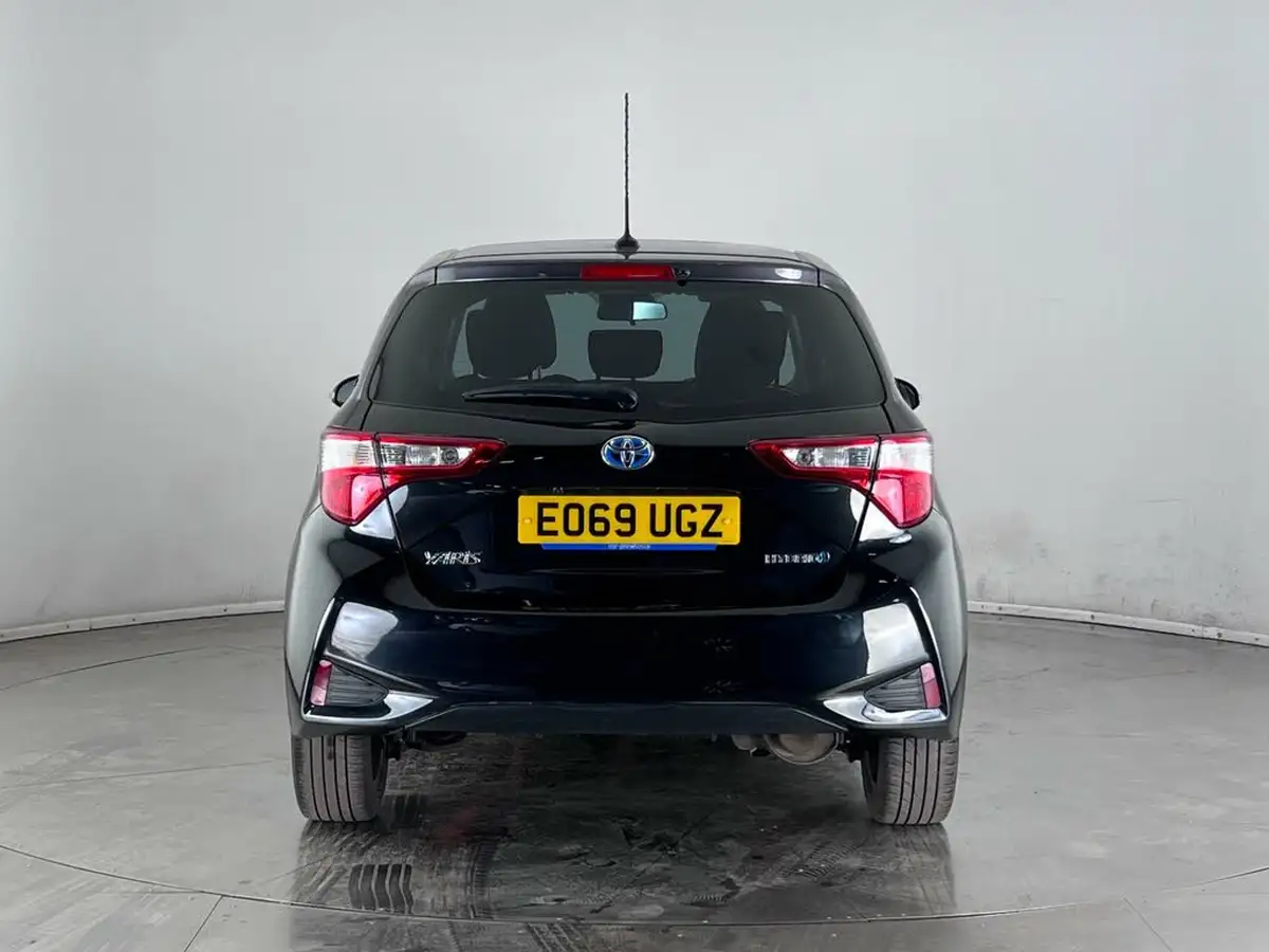 2019-toyota-yaris-15-vvt-i-y20-98bhp-hybrid-1497cc-e-cvt-big-4