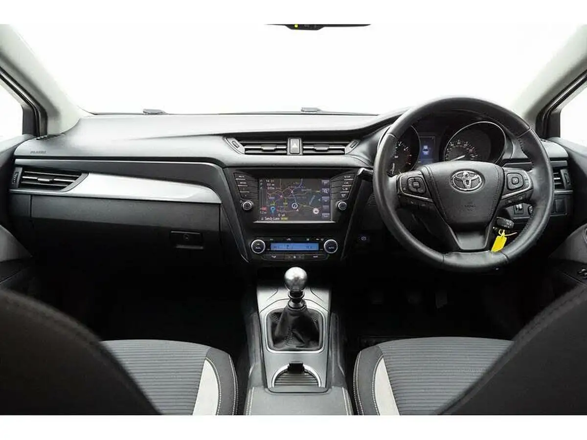 2016-toyota-avensis-18-v-matic-business-edition-saloon-4d-big-25