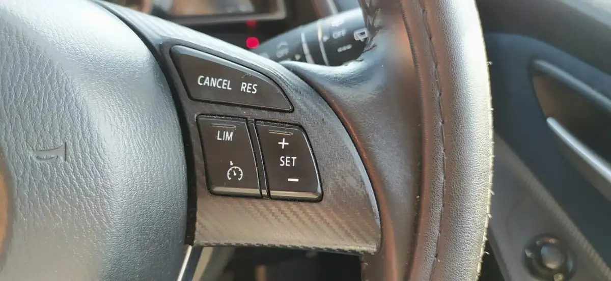 2015-mazda-mazda2-15-se-l-75ps-big-28