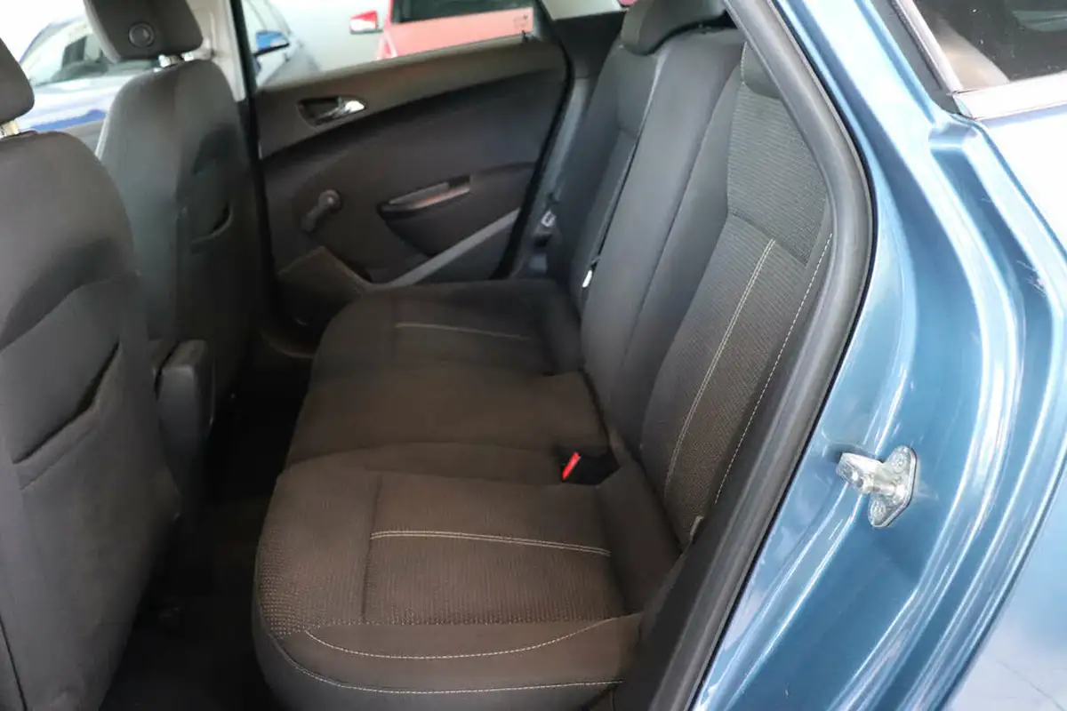 2013-vauxhall-astra-20td-sri-ss-estate-big-34