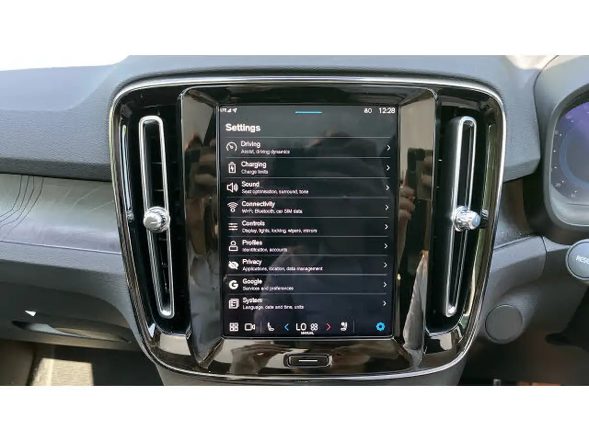 2024-volvo-c40-e-recharge-ultimate-235bhp-big-33