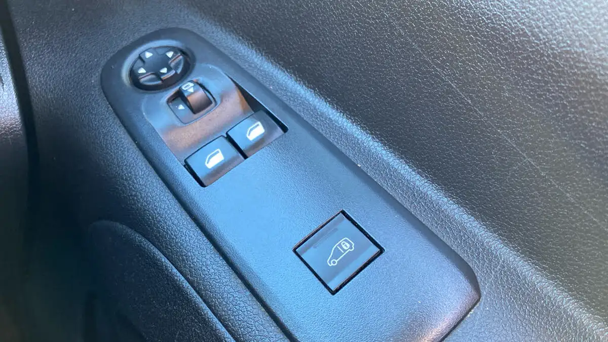 2021-peugeot-partner-15-bluehdi-1000-professional-premium-100pseu6d-big-21