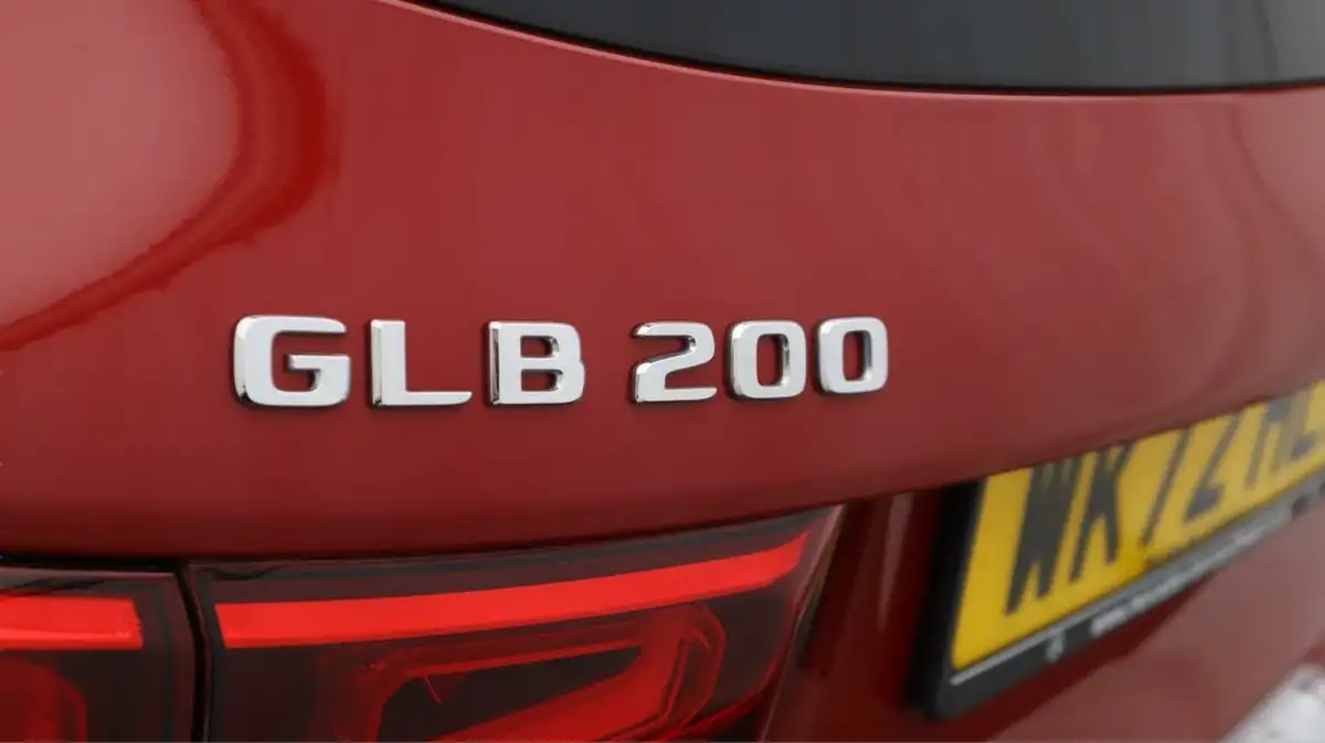 2022-mercedes-benz-glb-class-13-glb200-amg-line-premium-7g-tronic-big-22
