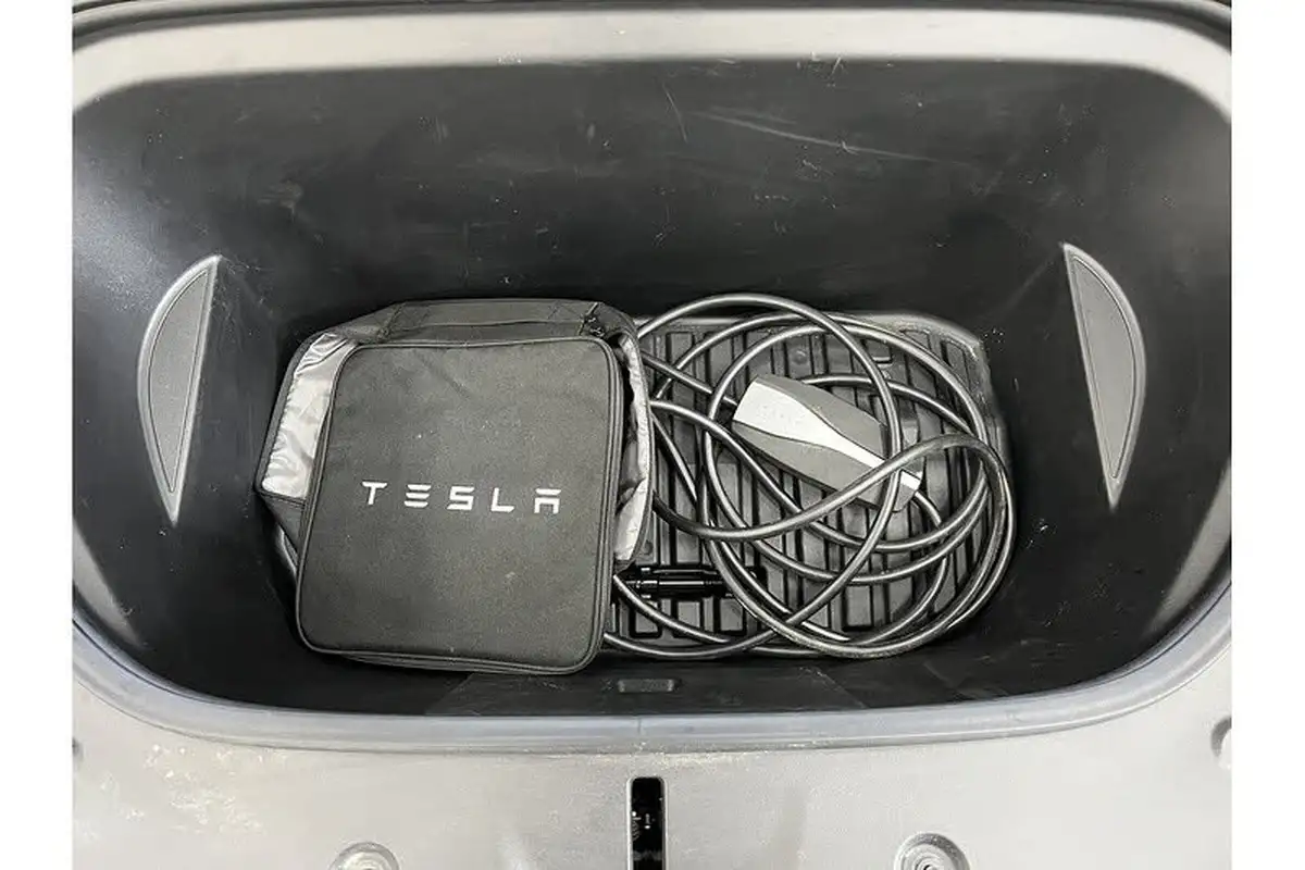 2022-tesla-model-y-e-long-range-big-5
