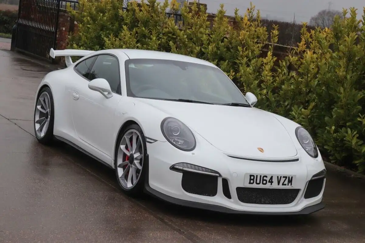 2014-porsche-911-38-gt3-big-9