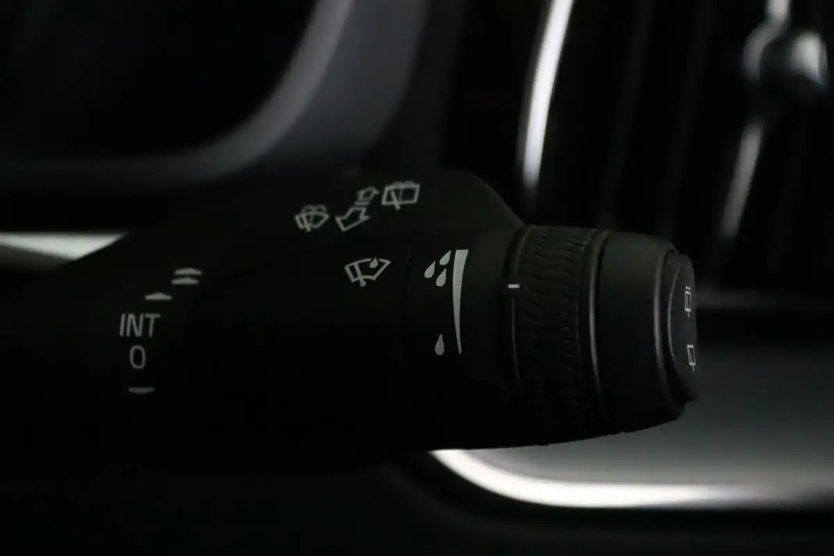 2020-volvo-xc60-20td-d4-momentum-big-20