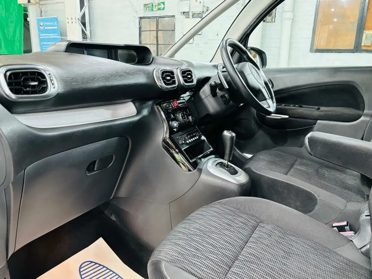 2012-citroen-c3-picasso-16-exclusive-egs6-big-22