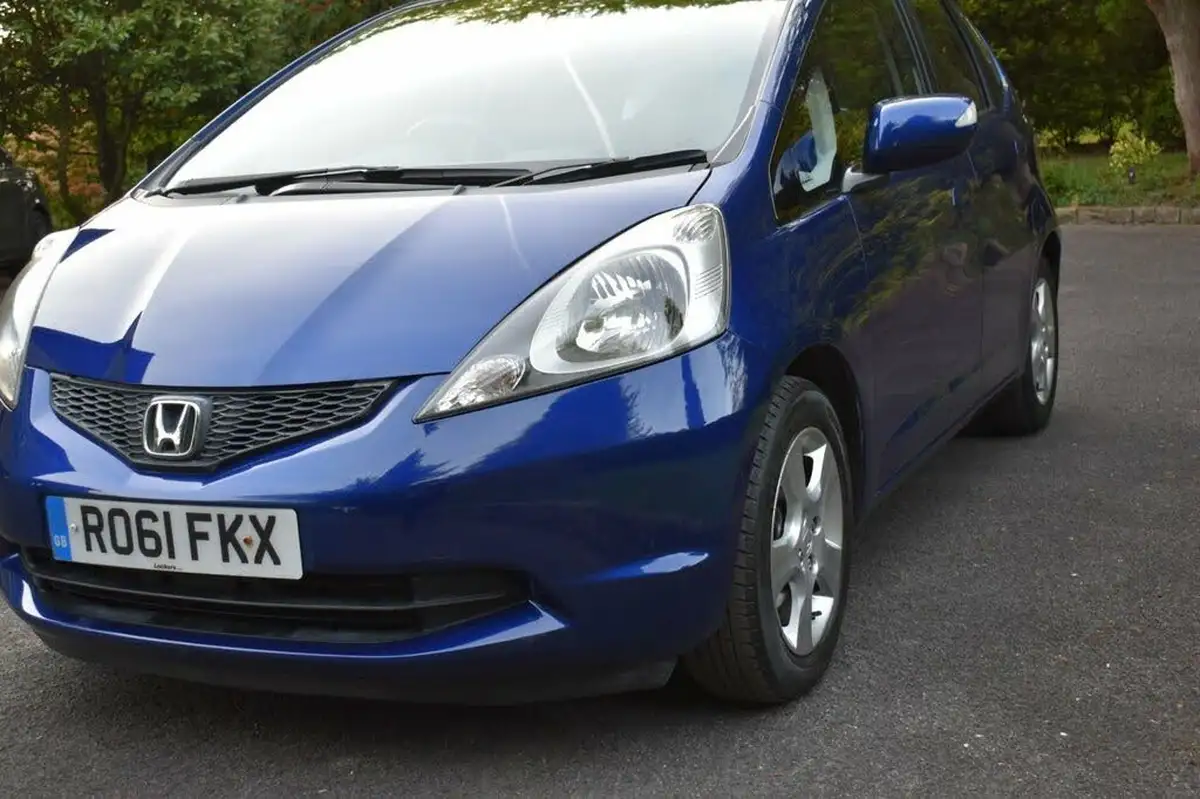 2011-honda-jazz-14-es-t-big-28