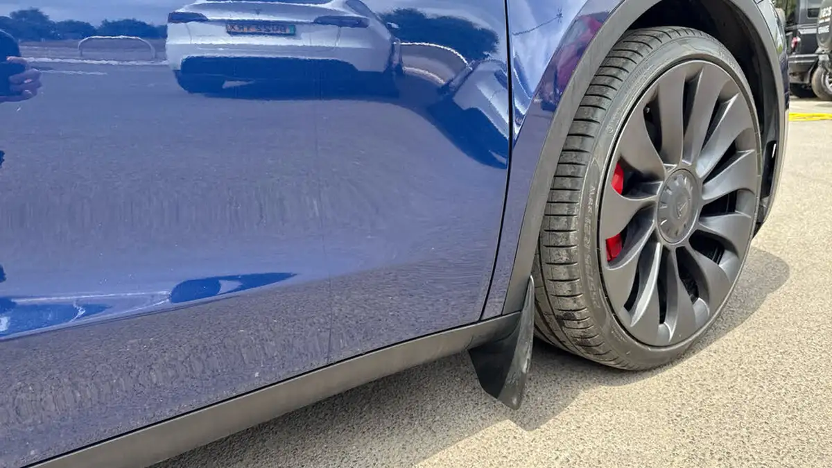 2023-tesla-model-y-e-performance-big-10
