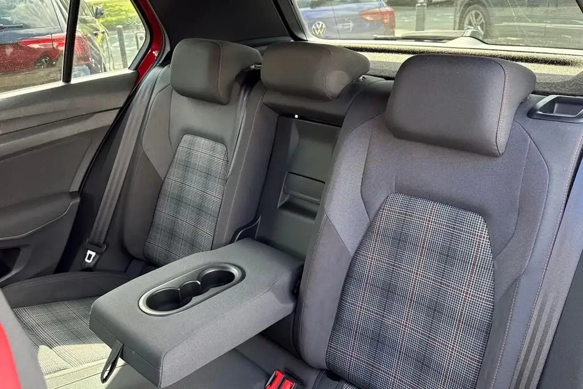 2021-volkswagen-golf-20-tsi-gti-big-18