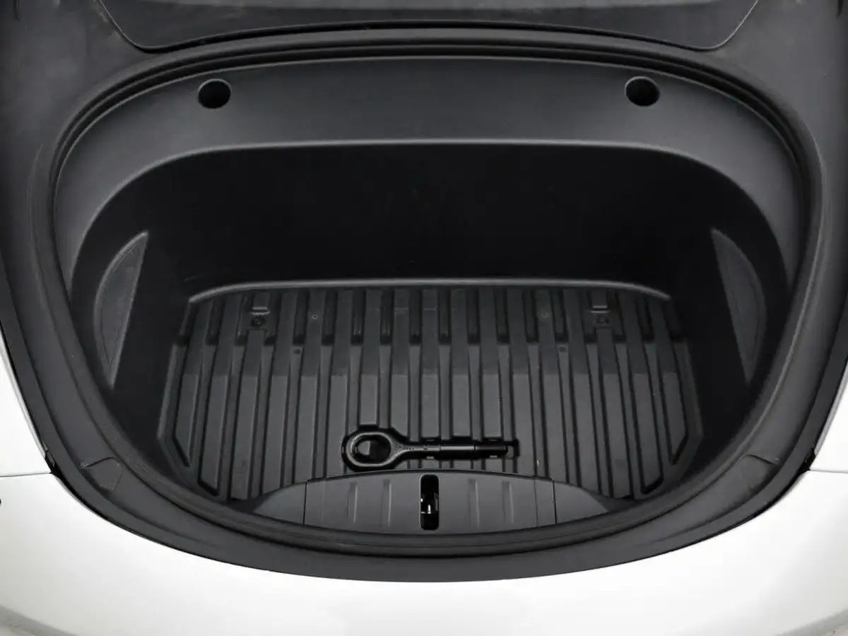 2020-tesla-model-3-e-long-range-big-48