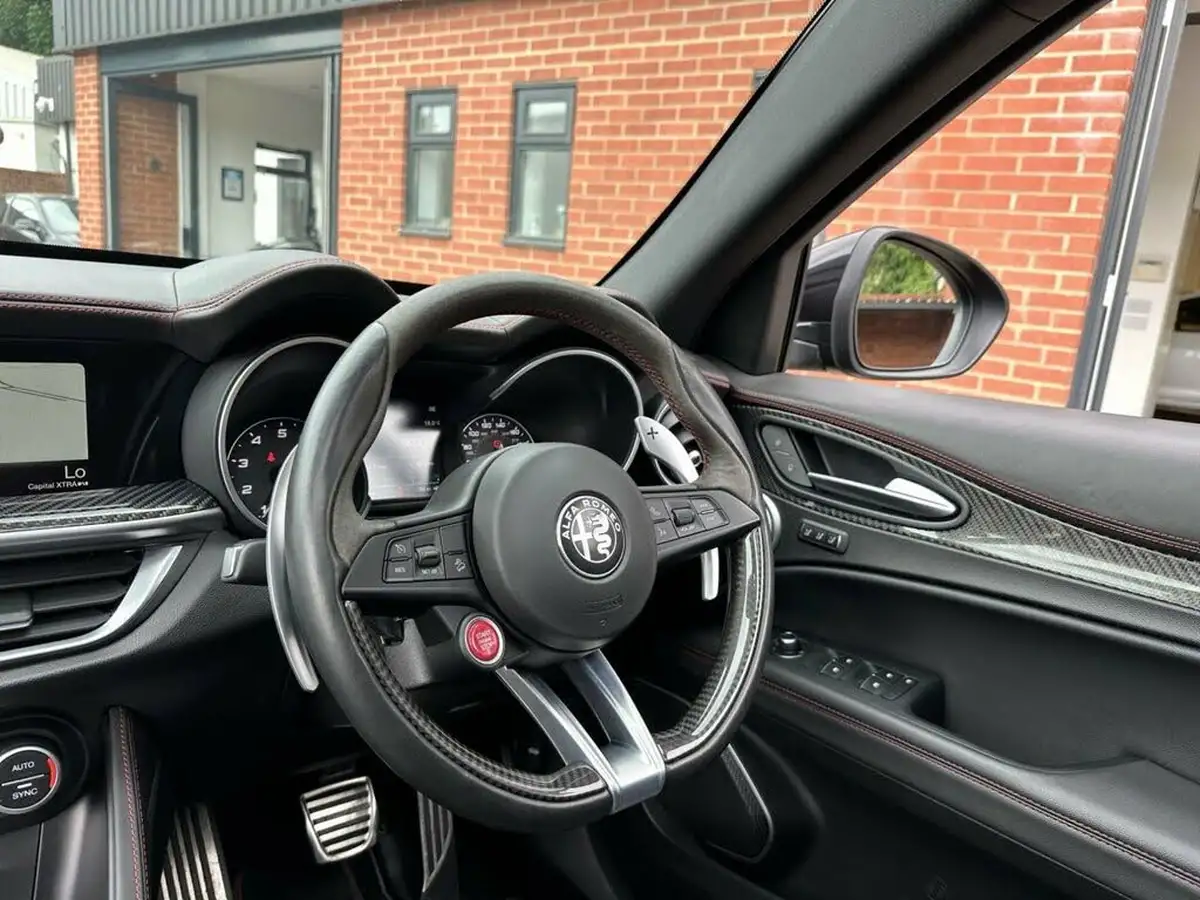 2019-alfa-romeo-stelvio-29-biturbo-quadrifoglio-big-21