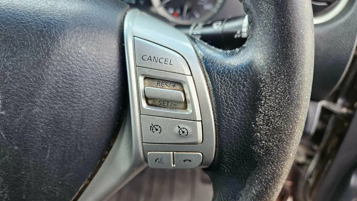 2017-nissan-navara-23dci-tekna-big-28