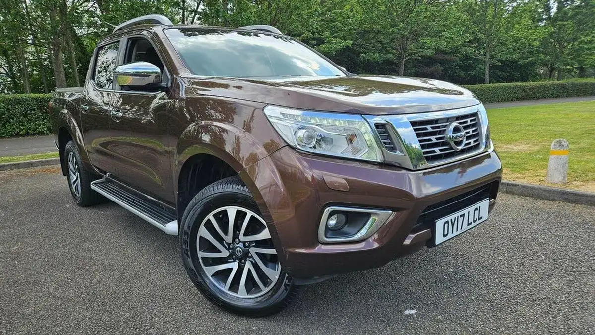 2017-nissan-navara-23dci-tekna-big-0