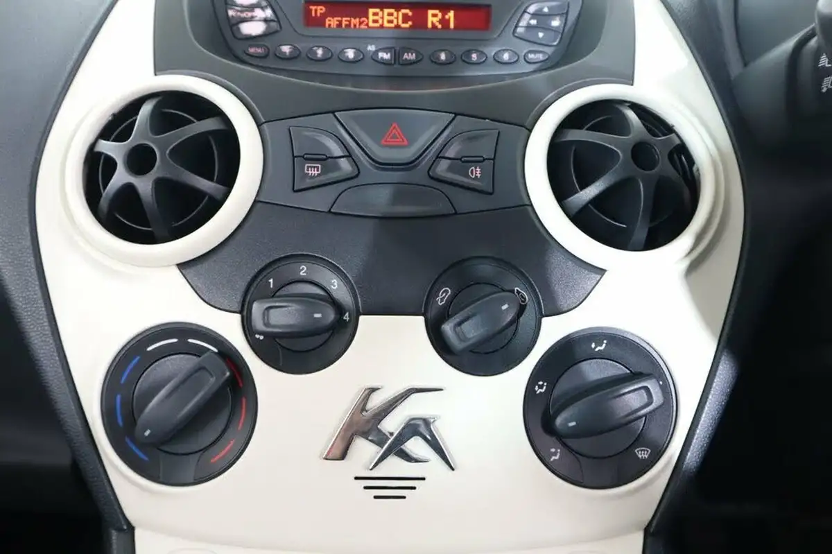 2009-ford-ka-12-studio-big-18