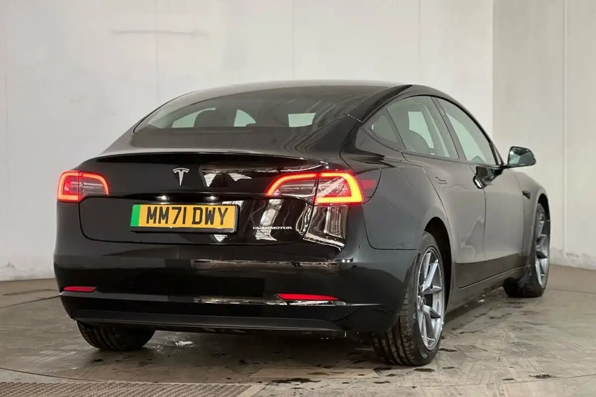 2022-tesla-model-3-e-long-range-big-19
