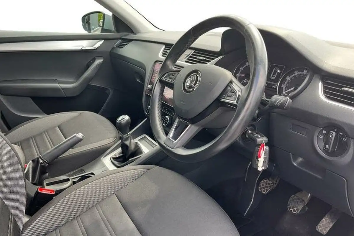 2018-skoda-octavia-10-tsi-se-estate-big-8