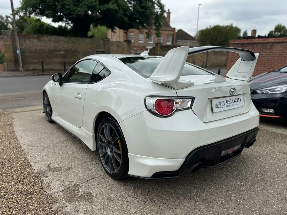 2015-toyota-gt86-20-aero-big-3