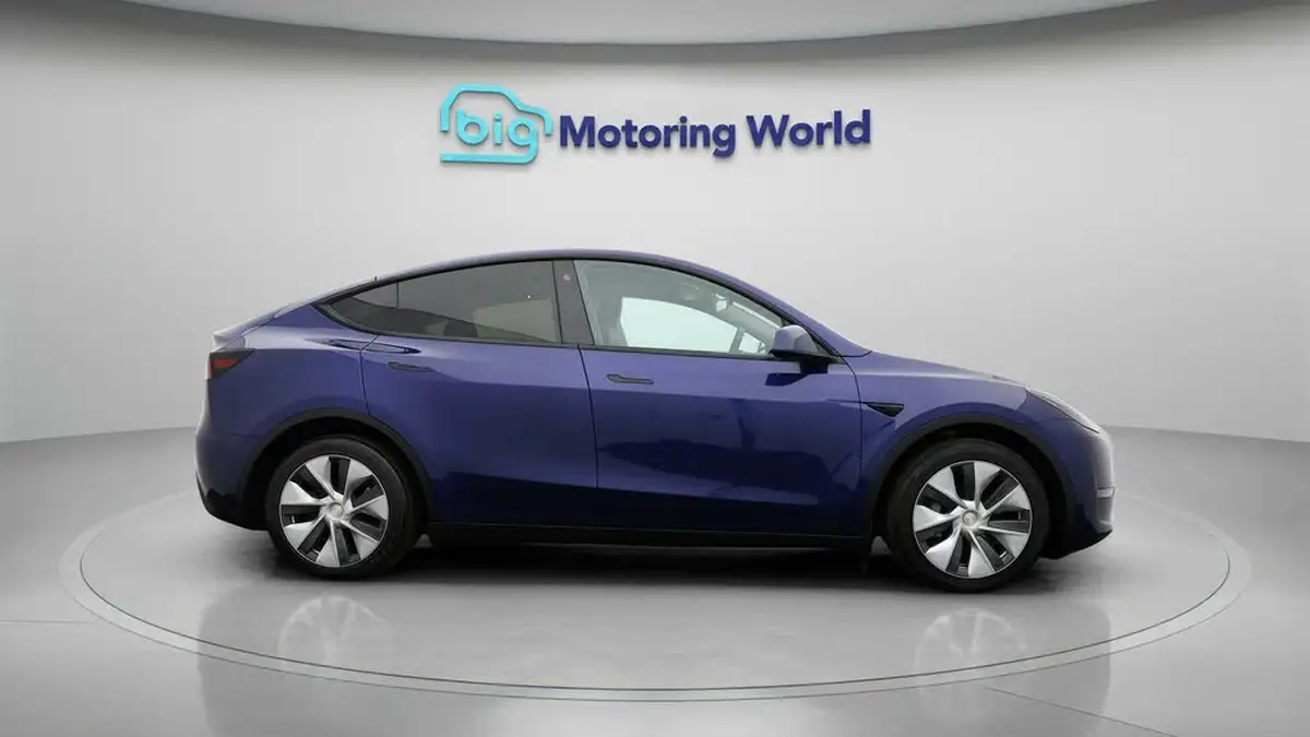 2023-tesla-model-y-e-long-range-big-7