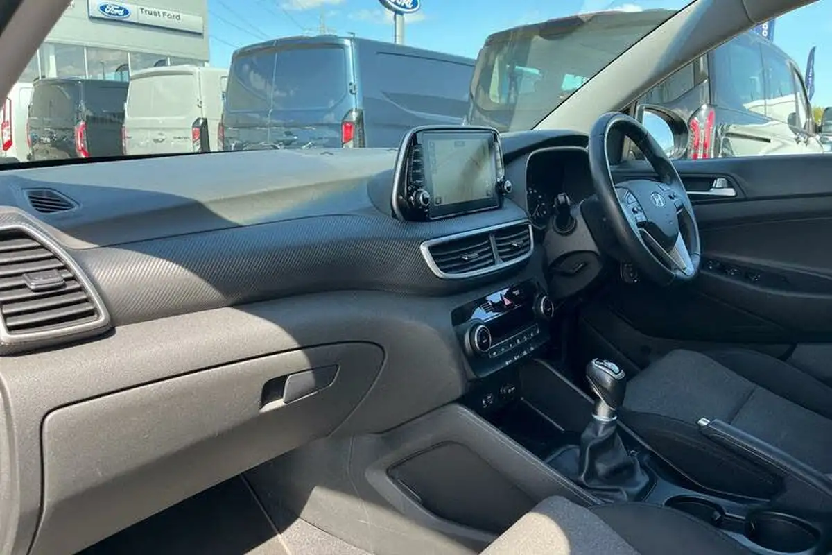 2019-hyundai-tucson-16-gdi-se-nav-big-17