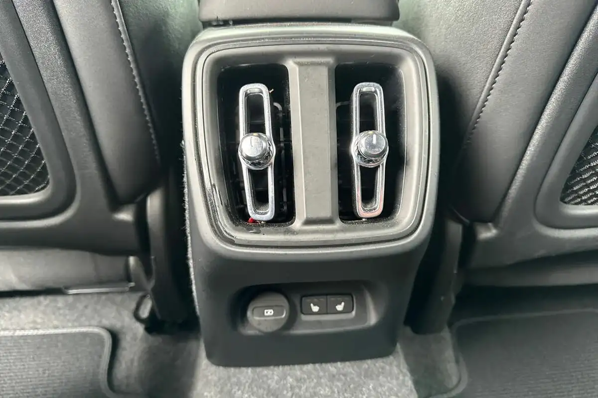 2024-volvo-xc40-20-b3-plus-big-34