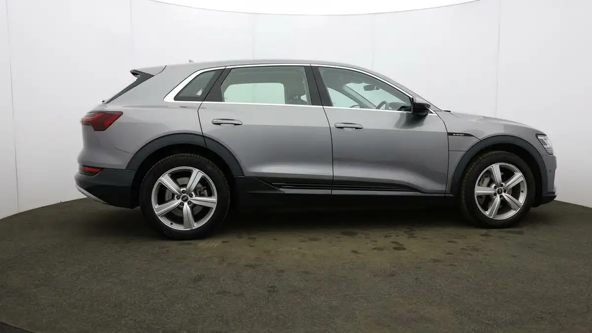 2021-audi-e-tron-50e-technik-station-wagon-big-56